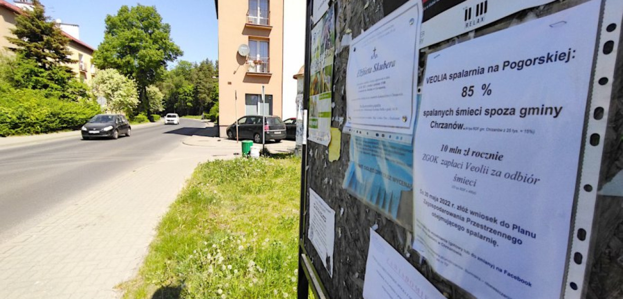 Plakaty agitujące za składaniem wniosków do projektowanego planu zagospodarowania przestrzennego, mających zablokować budowę spalarni odpadów, wiszą m.in. na osiedlu Stella w Chrzanowie