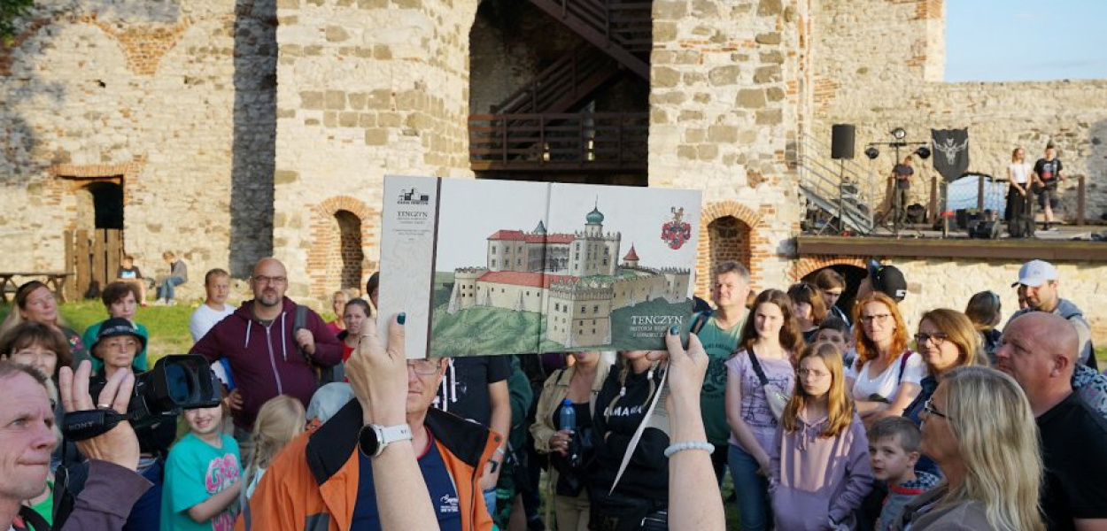 Zwiedzanie zamku Tenczyn w Rudnie