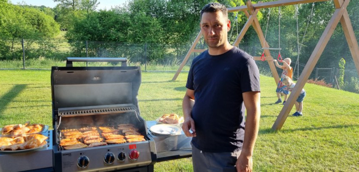 Przemysław Tadeusz uważa, że grill gazowy jest najlepszy. Fot. Archiwum prywatne