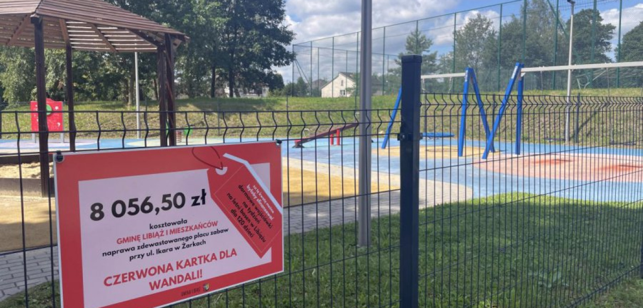 Bardzo często dewastowany jest m.in. plac zabaw przy ulicy Ikara w Żarkach, fot. UM w Libiążu