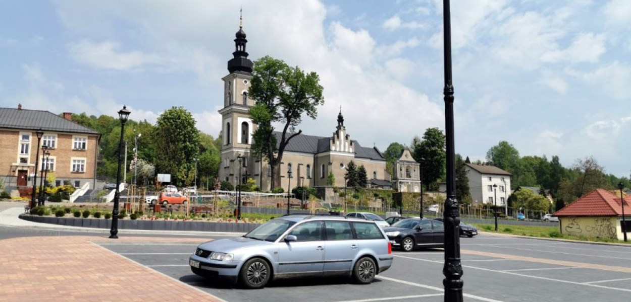 Parking na placu Mogielnickiego w Babicach