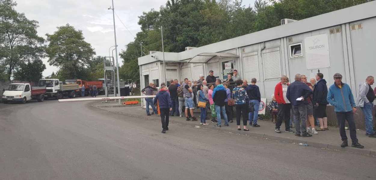 Kolejka pod Punktem Obsługi Klienta w ZG Janina w Libiążu