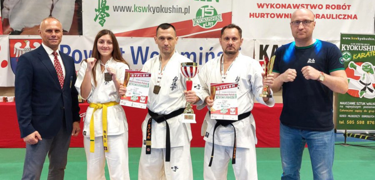 Zbigniew Zieliński, Oliwia Kocot, Jan Mąsior, Marek Ceglarz i Piotr Polewiak podczas Mistrzostw Polski Open Karate Kyokushin w Zielonce. FOT. Z archiwum ChKKK