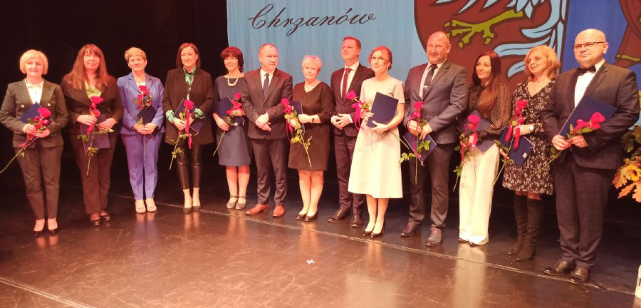 12 wyróżnionych nauczycieli. Fot. NF