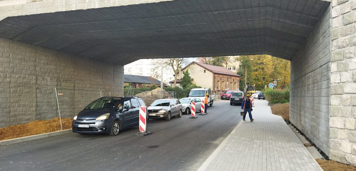 Otwarty przejazd pod wiaduktem kolejowym na ul. Kadłubek w Chrzanowie