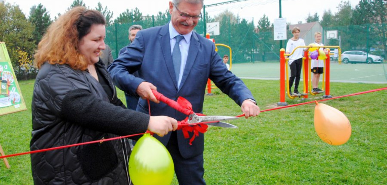 Podczas otwarcia plenerowej siłowni przy SP 1 w Krzeszowicach. FOT. Kacper Ropka