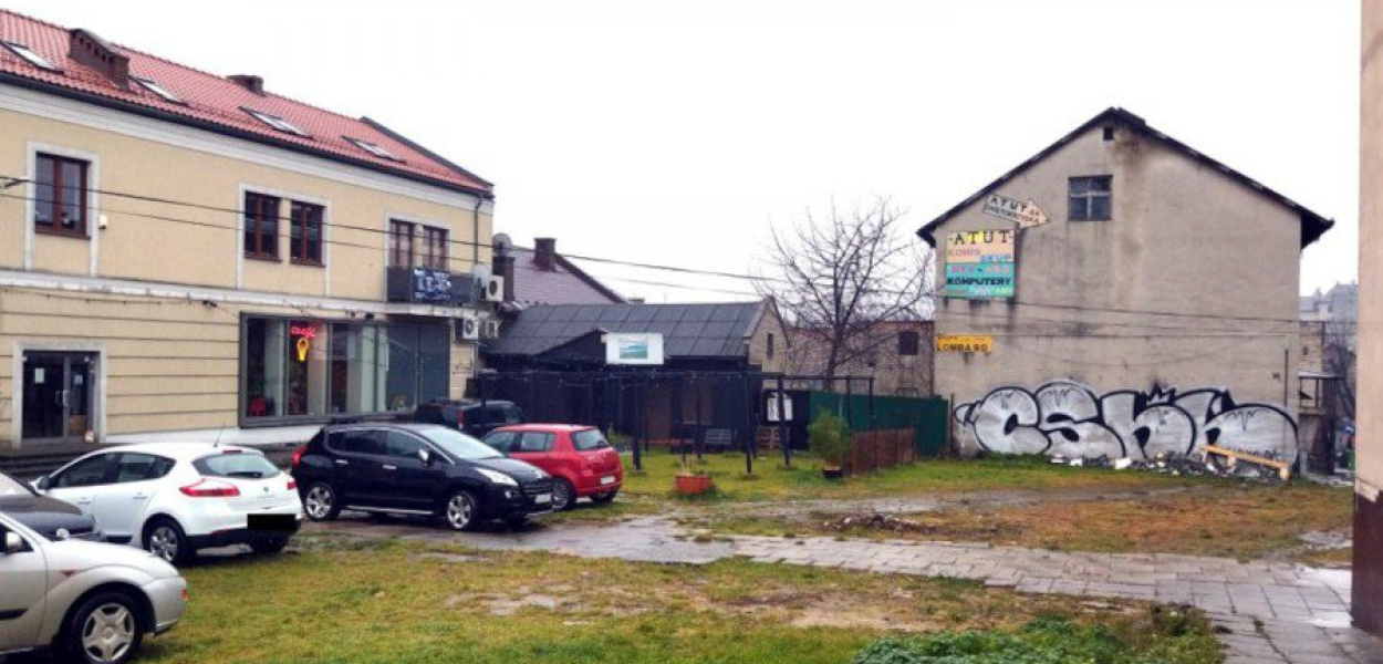 Przy Dobczyckiej w Chrzanowie ma powstać park kieszonkowy. Obecnie można tutaj za darmo zaparkować samochód