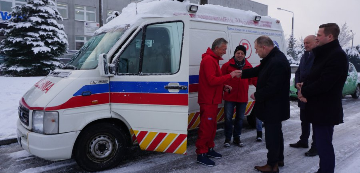 Przekazanie karetki dla WOPR w Chrzanowie Fot. Starostwo Powiatowe w Chrzanowie