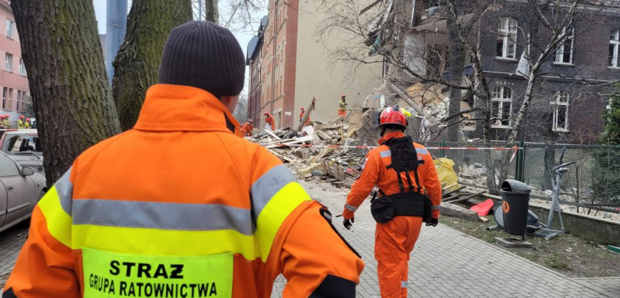 Akcja po wybuchu gazu w kamienicy przy Bednorza w Katowicach. FOT. OSP CHRZANÓW