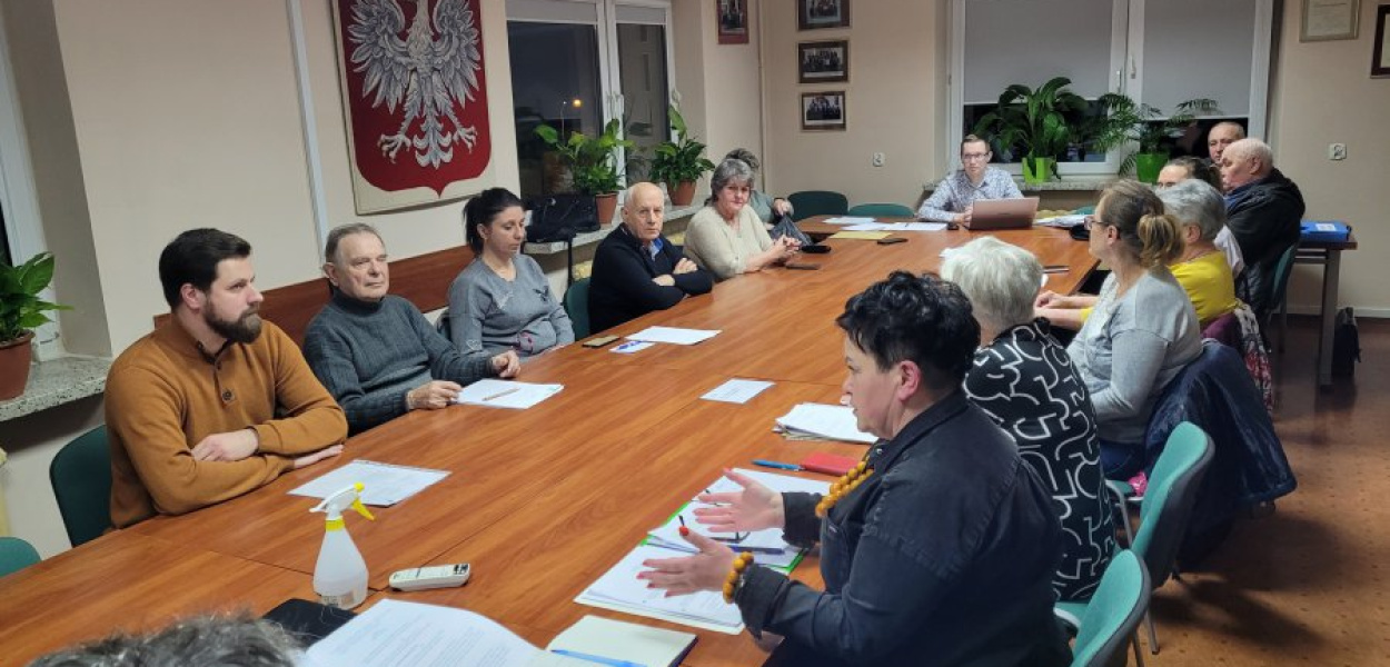 Przedstawiciele trzebińskich rad osiedlowych spotkali się, aby porozmawiać o proponowanych zmianach w ich statutach