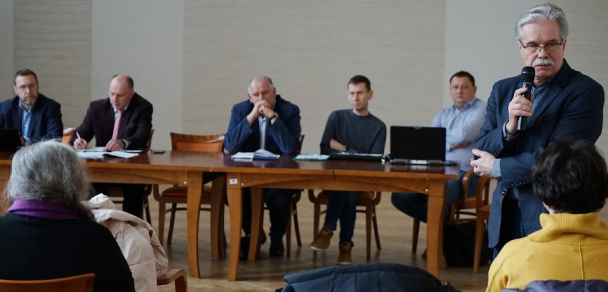 W chrzanowskim „Sokole&quot; zarządcy nieruchomości i członkowie wspólnot mieszkaniowych spotkali się z przedstawicielami firmy MIKI i szefostwem związku śmieciowego