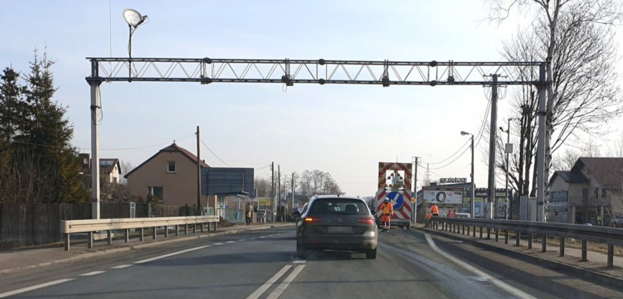 Na krajówce w Trzebini trwają prace remontowe. Ruch prowadzony jest wahadłowo