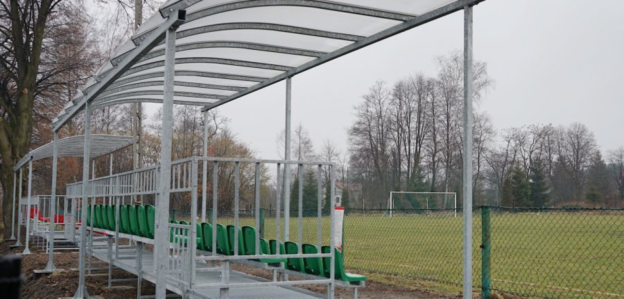 Z Chrzanowskiego Budżetu Obywatelskiego został np. sfinansowany zakup i montaż trybuny na boisku Polonii Luszowice