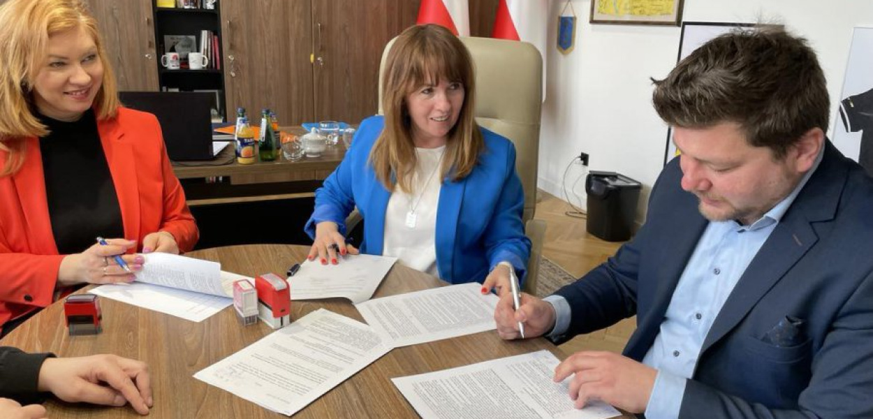 Podpisanie umowy na modernizację 10 ulic w gminie Alwernia. FOT. UM ALWERNIA