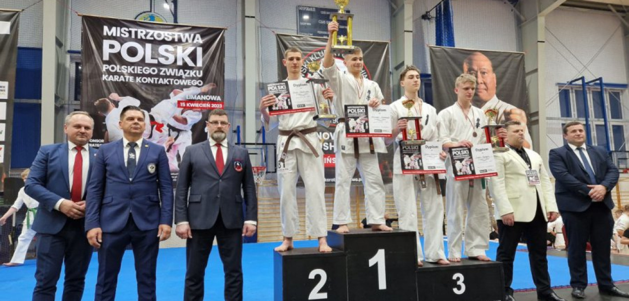 Uczeń LO w Trzebini Bruno Kadłuczka zajął II miejsce w Mistrzostwach Polski Polskiego Związku Karate Kontaktowego. FOT. FB Zagłębiowski Klub Oyama arate