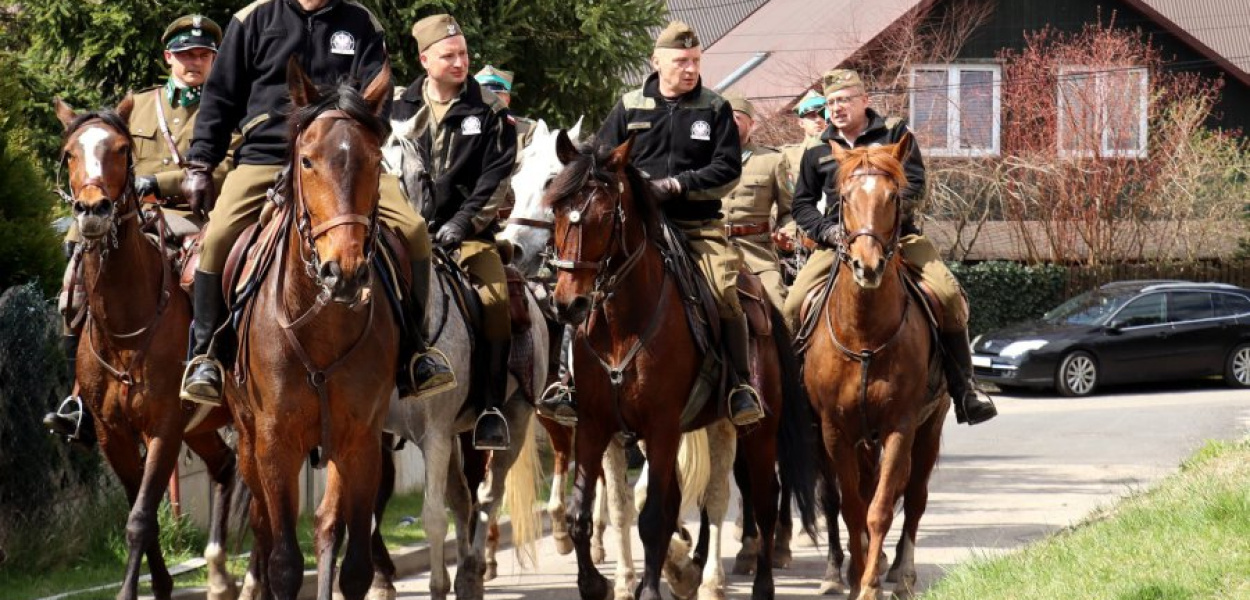 Podczas ubiegłorocznego rajdu, Przeginia Duchowna. FOT. Dorota Machaczka; udostępnione na FB - Towarzystwo Krzewienia Tradycji Kawalerii Polskiej w Chrzanowie