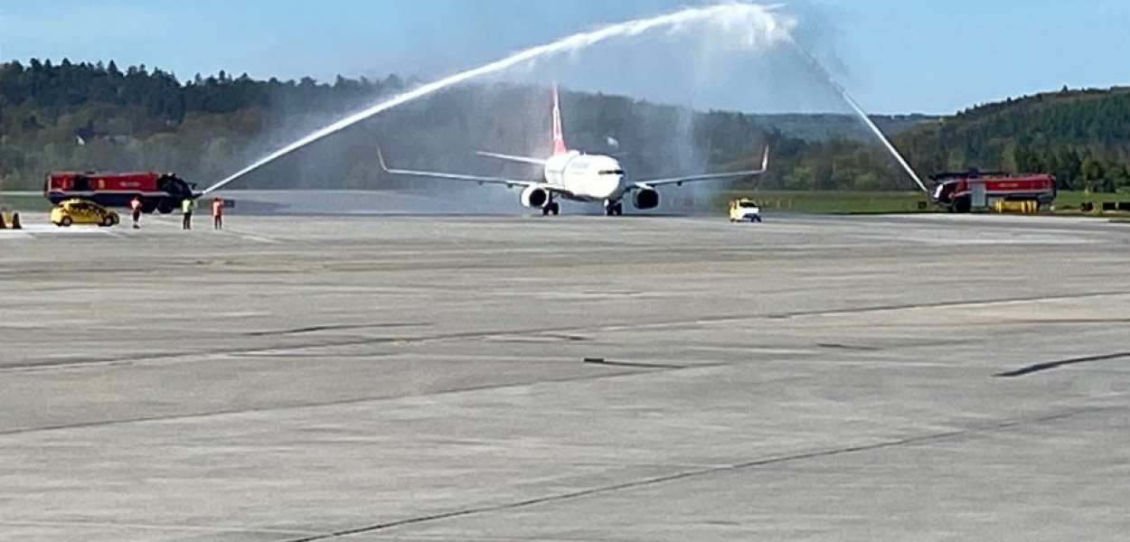 Salut wodny. Samolot Turkish Airlines po raz pierwszy na krakowskim lotnisku