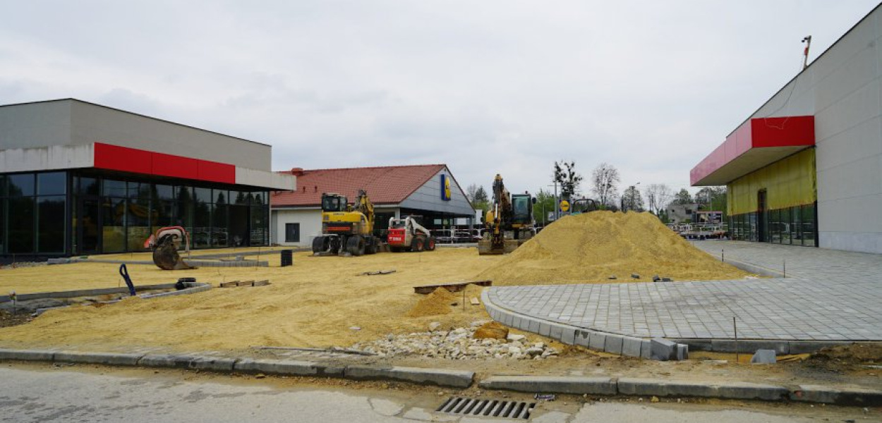 Budowa pawilonów handlowych przy ul. Harnes na osiedlu Południe w Chrzanowie