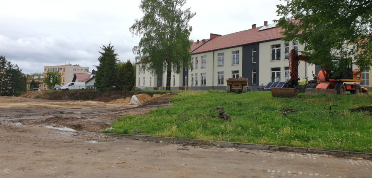 Powstaje boisko przy ZSP w Krzeszowicach