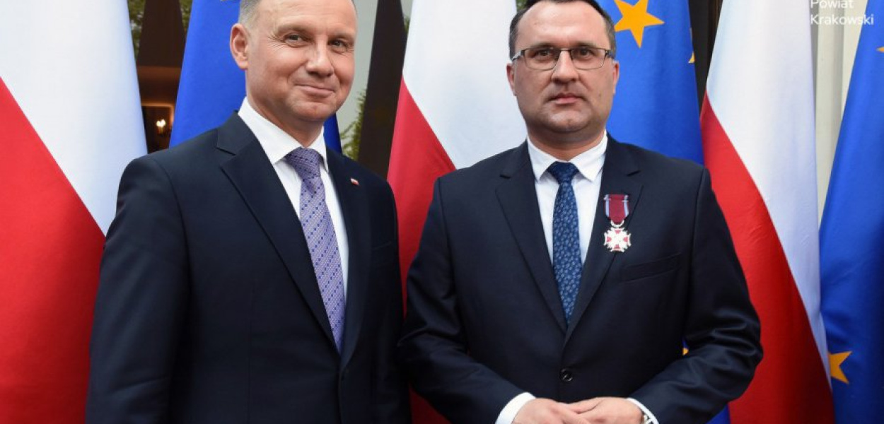Prezydent RP Andrzej Duda odznaczył starostę krakowskiego Wojciecha Pałkę. FOT. Krzysztof Kamiński