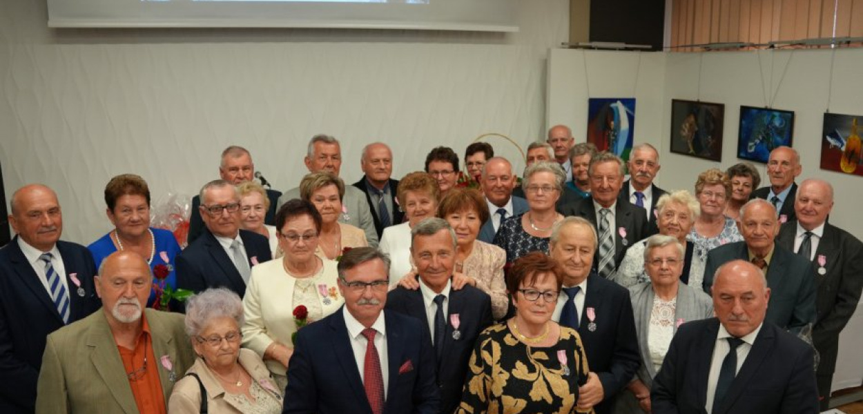 Pary obchodzące jubileusz 50-lecia i 60-lecia małżeństwa, zdjęcia: UM w Libiążu i LCK