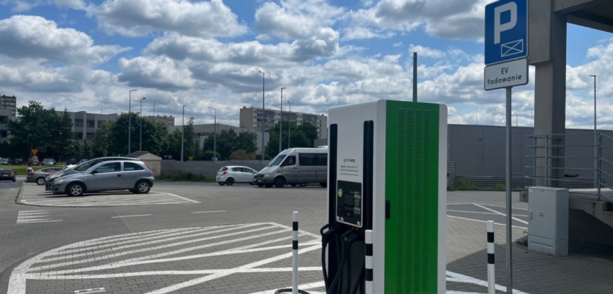 Stacja ładowania pojazdów elektrycznych przy CH MAX w Chrzanowie