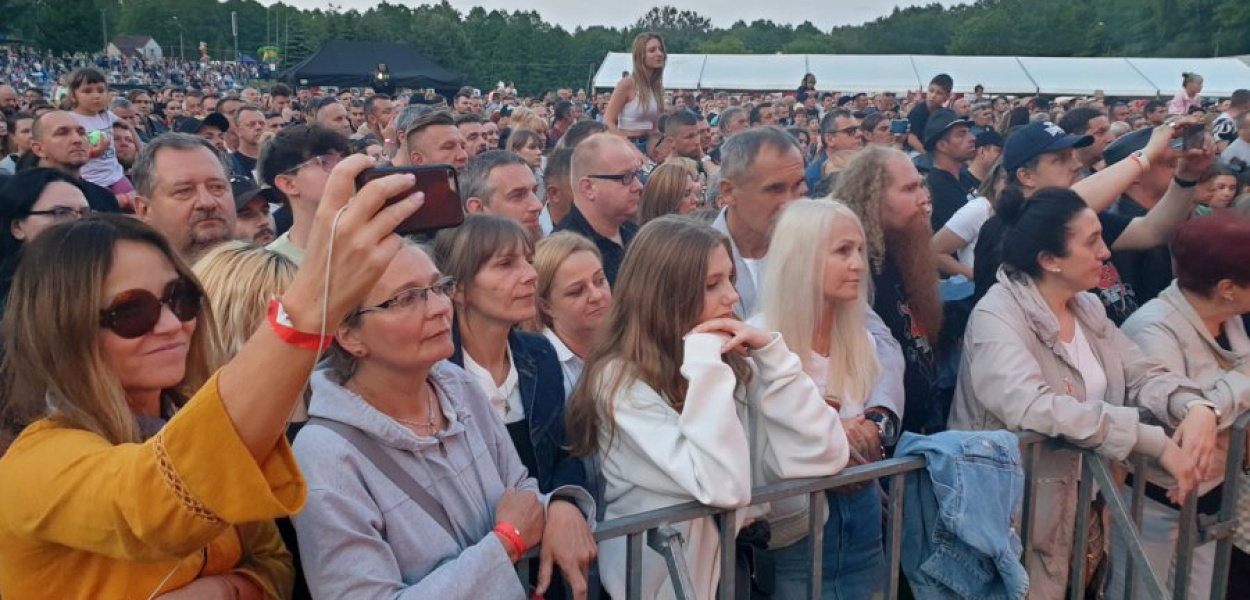 Publiczność na koncercie Dżemu
