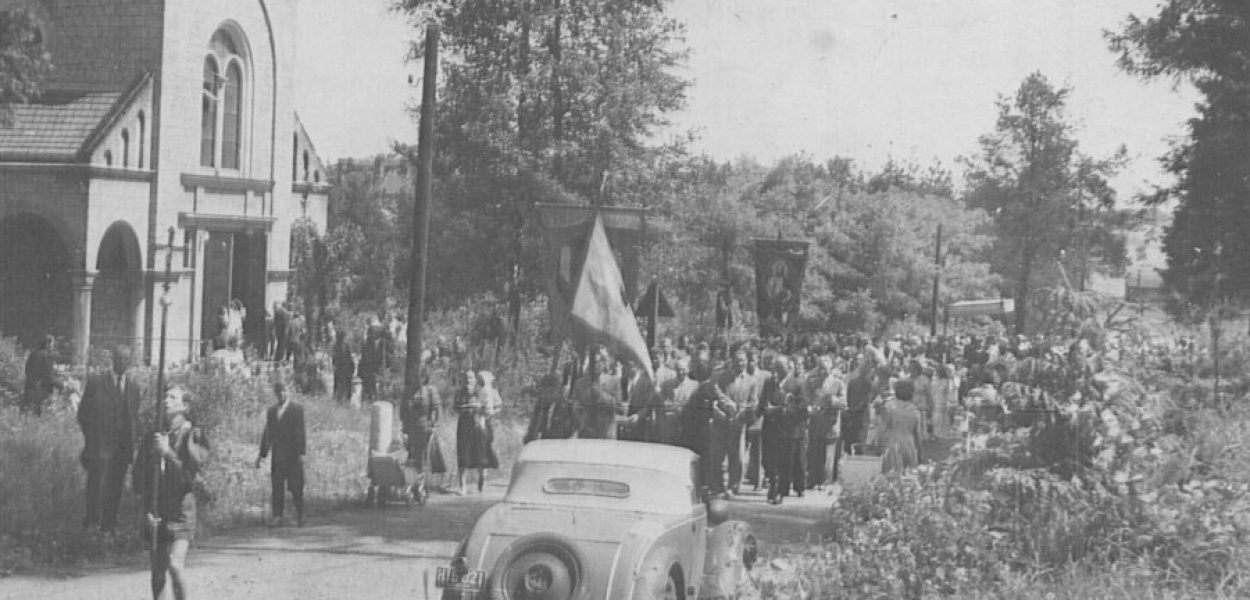 Procesja na Borowcowej w Chrzanowie 68 lat temu