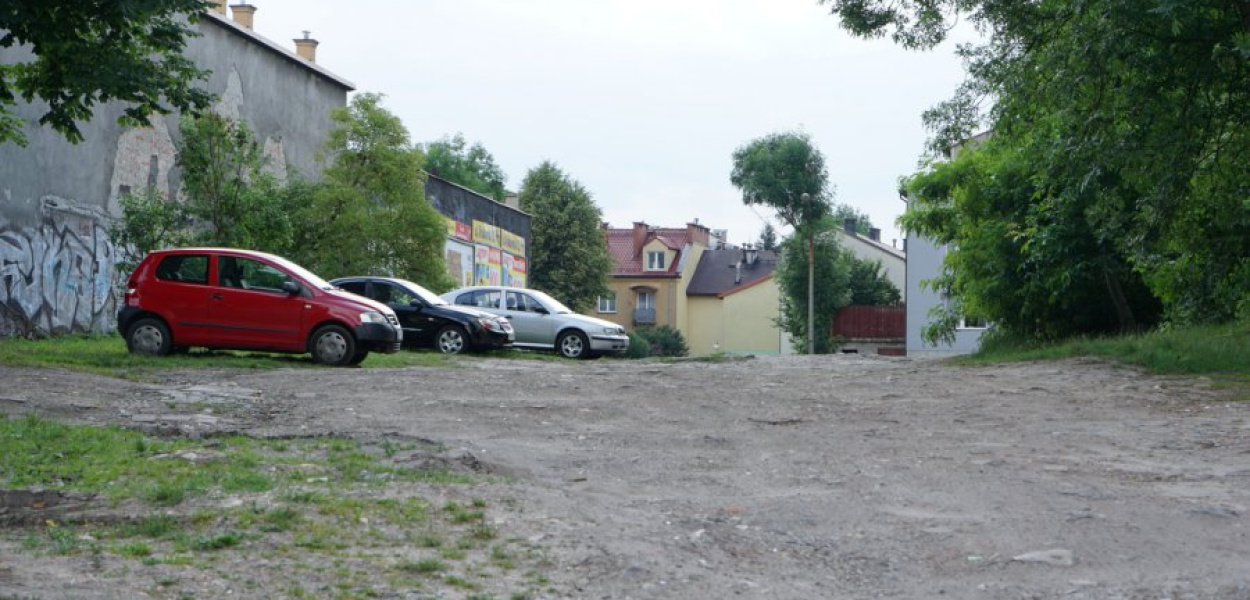 Zniknie pobojowisko w centrum Chrzanowa. Widok od ul. 29 Listopada