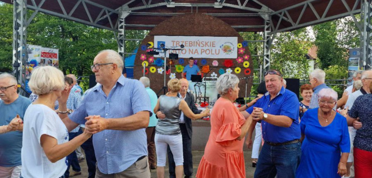 Trzebińscy seniorzy podczas swojego święta w Karniowicach