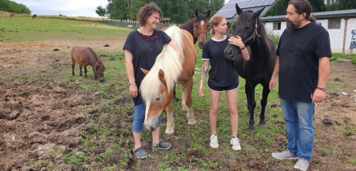 Gosia i Piotrek Kania z Dębnika 52 Ranch razem z córką i końmi