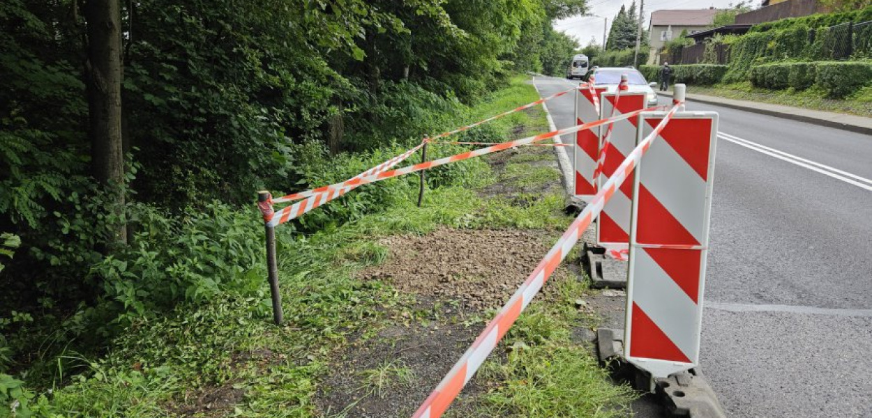 Zasypany lej przy drodze wojewódzkiej 791 w gminie Trzebinia  Fot. Grażyna Kaim