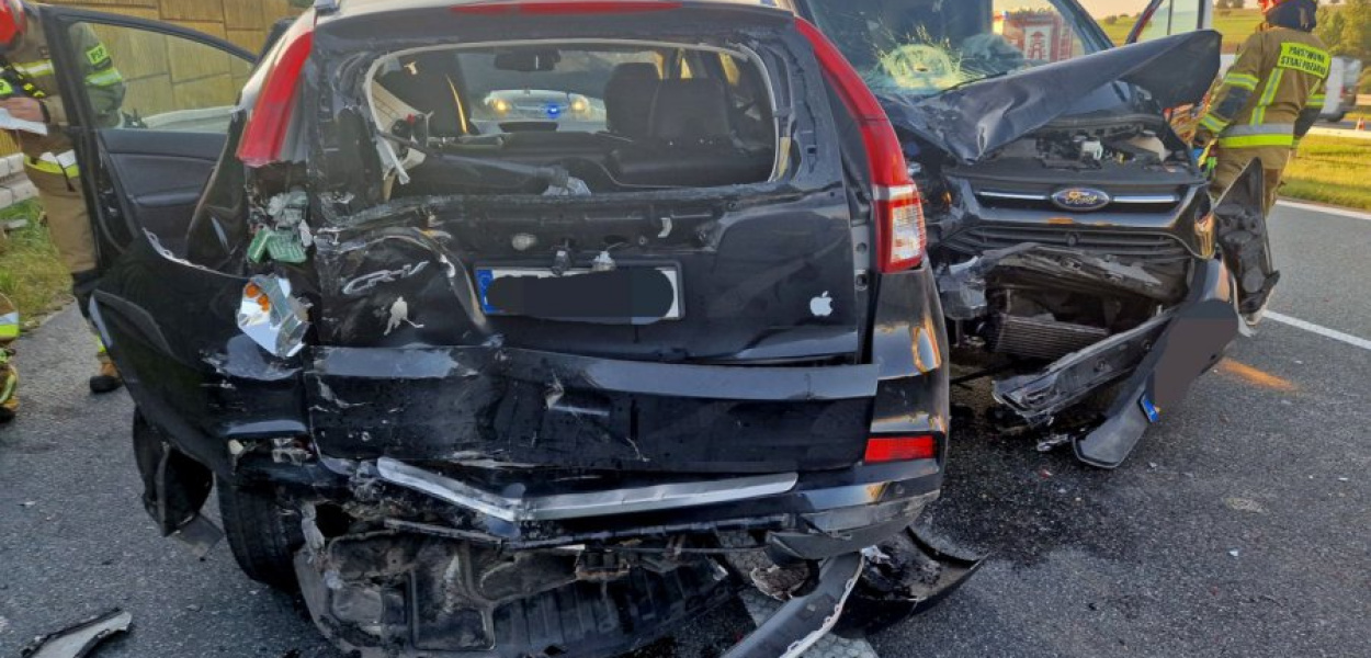 W środę przed godz. 7.00 na autostradzie A4 zderzyły się dwa samochody. FOT. OSP Tenczynek
