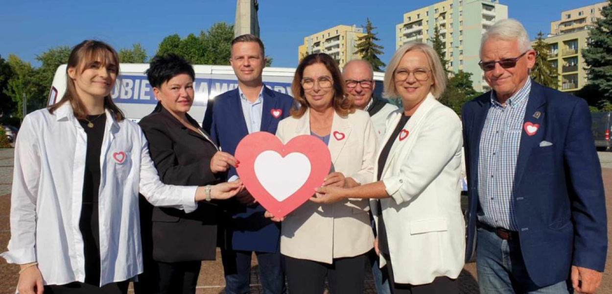 W piątek rano w Chrzanowie kandydatki Koalicji Obywatelskiej w wyborach parlamentarnych zachęcały panie do głosowania