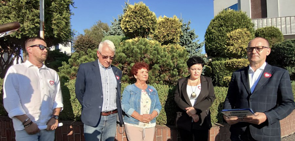 Podczas piątkowej konferencji Koalicji Obywatelskiej przy UM Trzebinia. Od lewej: Piotr Szybalski, Tadeusz Arkit, Teresa Jarczyk, Marzena Jewuła i poseł Marek Sowa