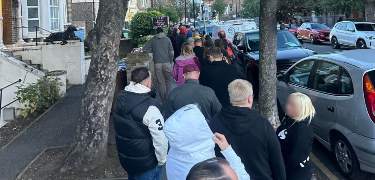 Kolejka do punktu wyborczego w londyńskiej dzielnicy South Norwood. Fot. Przesłane przez Czytelnika