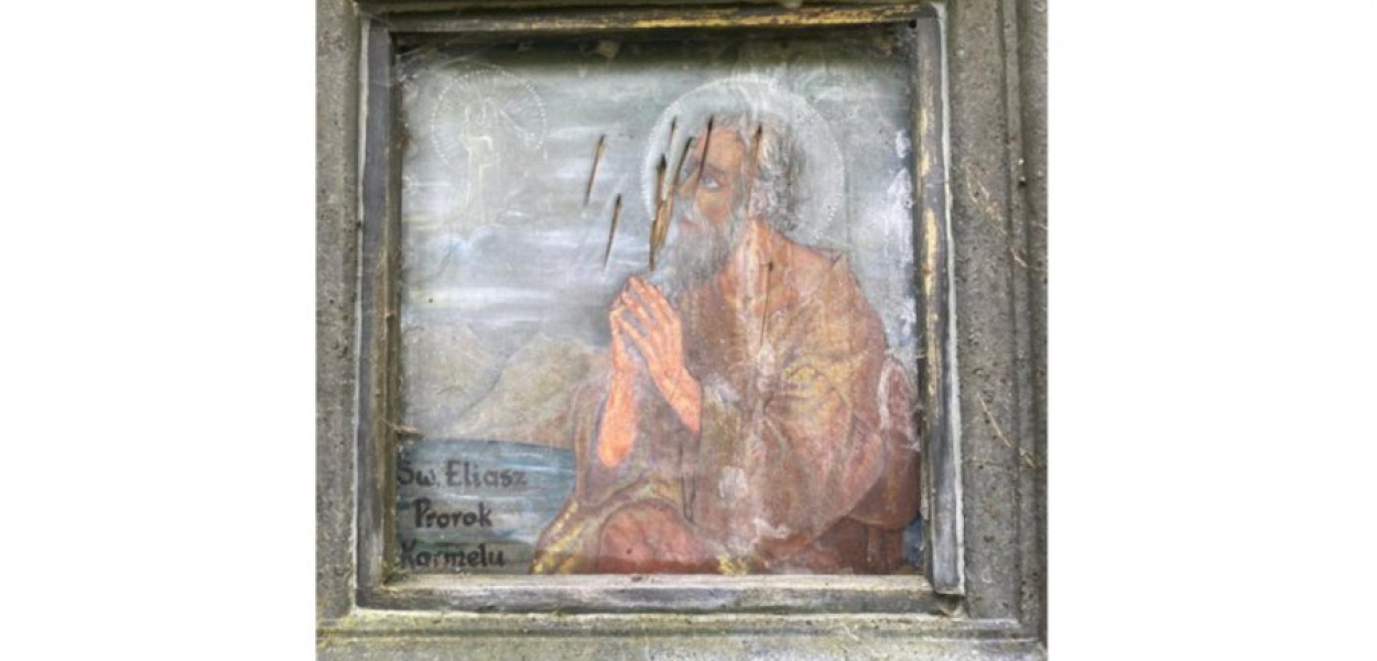 Zniszczony obraz &quot;Św. Eliasza z Proroka z Karmelu&quot;. FOT. KPP Kraków