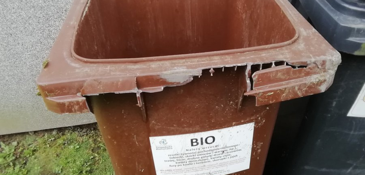 Uszkodzony kubeł na odpady