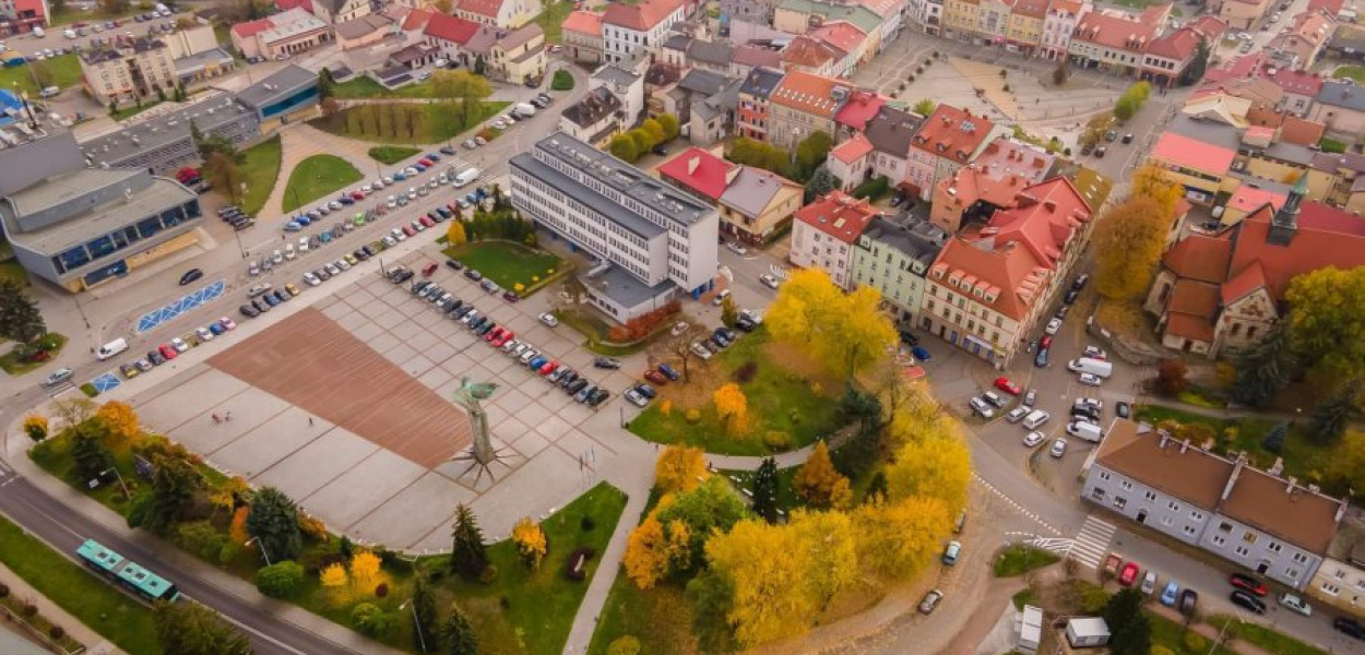 Jesienny Chrzanów z lotu ptaka. Robert Wall. Data publikacji: 29 października 2020.