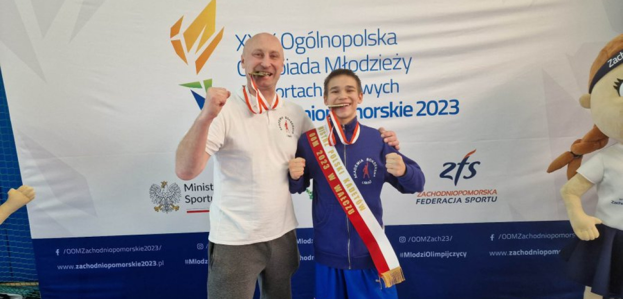 Filip Bochenek oraz trener Ariel środa. FOT. Akademia Bokserska Libiąż