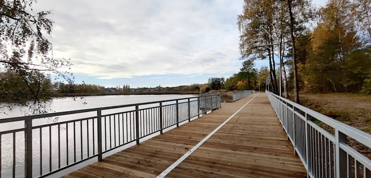 Promenada na terenie stawów w Chełmku