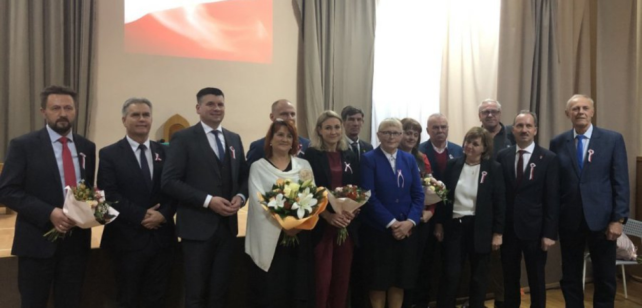 Przybyli goście wraz z organizatorami. FOT. Stowarzyszenie Szkolne Wzgórze