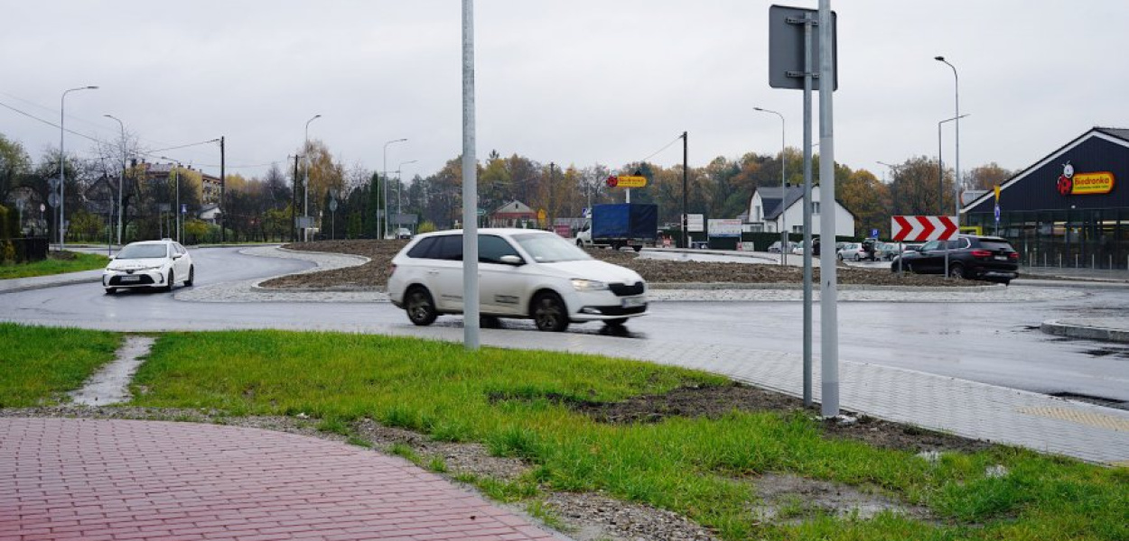 Nowe rondo pod Biedronką w Alwerni