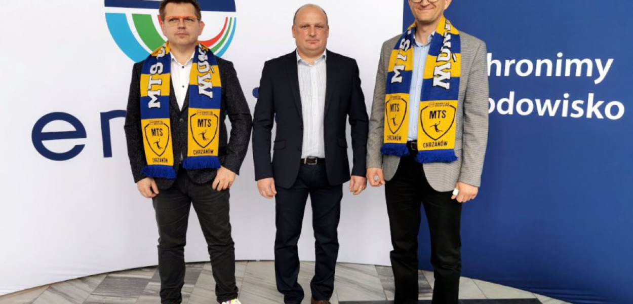 Doradca zarządu ds. komunikacji firmy Eneris Janusz Kamiński, prezes zarządu klubu Marcin Dęsoł oraz prezes zarządu ZGOK Balin Michał Bogacki