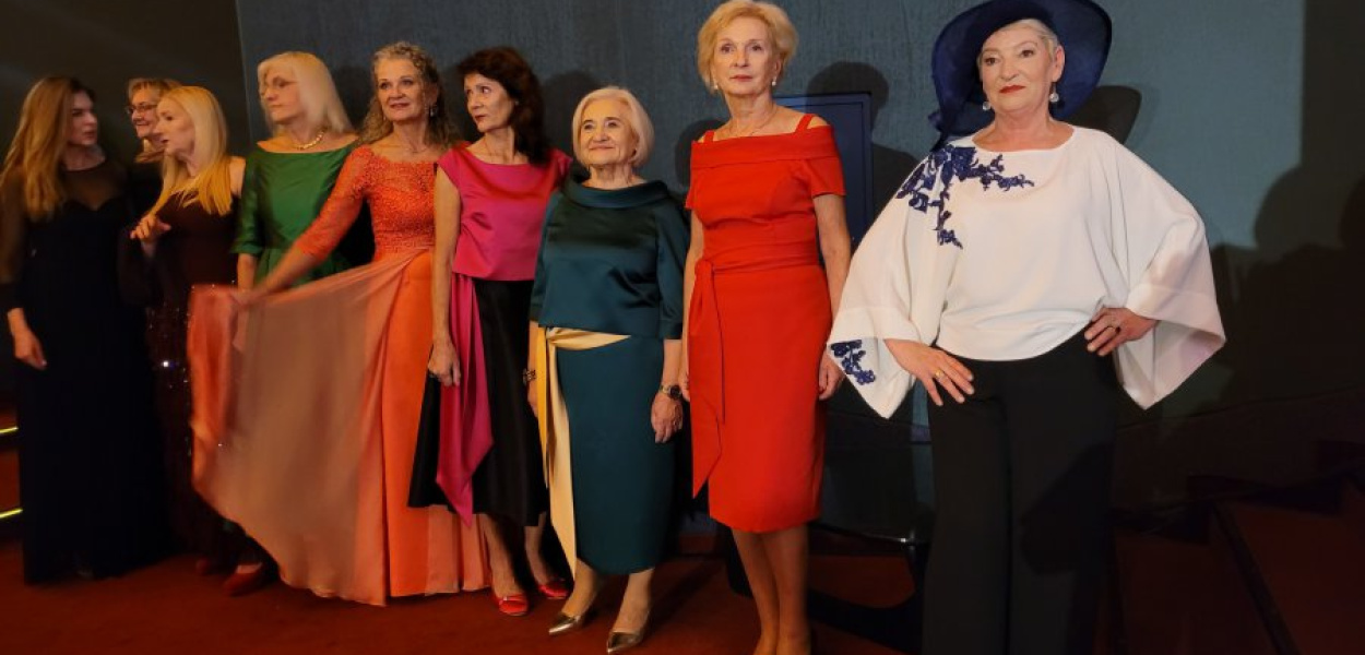Kreacje weselne dla seniorek - mam i babć. Projektantka Danuta Kuklińska