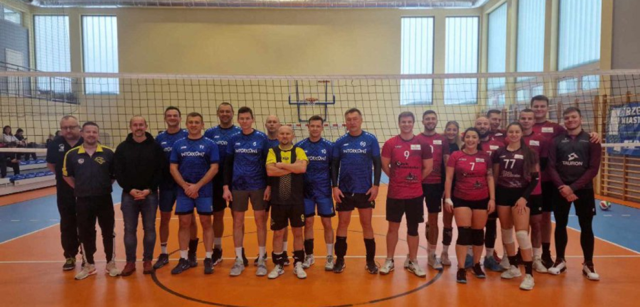 Drużyny CARPE DIEM CHRZANÓW i WTORKOWI CHRZANÓW oraz koordynatorzy Piotr Szybalski, Mariusz Brzózka