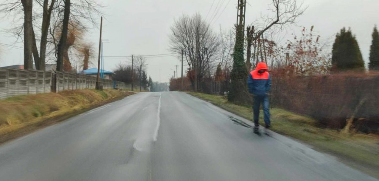 Ul. Chrzanowska w Balinie. Brak chodnika doskwiera mieszkańcom przez cały rok