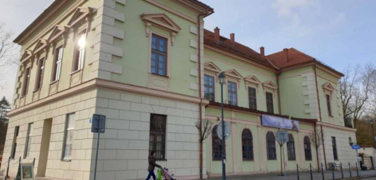 Pałac Vauxhall, siedziba Centrum Kultury i Sportu w Krzeszowicach