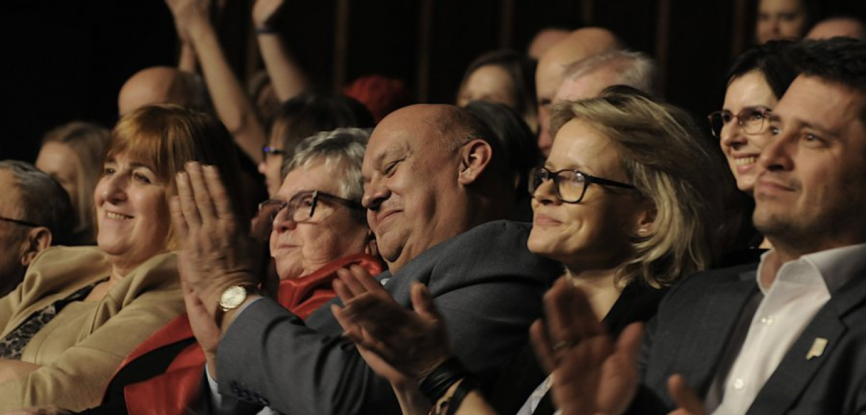 Publiczność podczas premiery teledysku do „Wieży&quot; Sztywnego Pala Azji w chrzanowskim MOKSiR