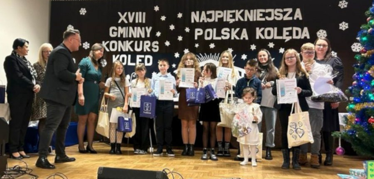 Wręczenie nagród laureatom. FOT. archiwum ZSP Młoszowa